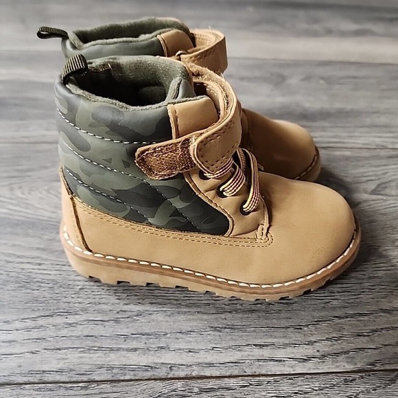 Lily & Dan Boys Brown Ankle Boot Size 7/8 Camo - Picture 2 of 9